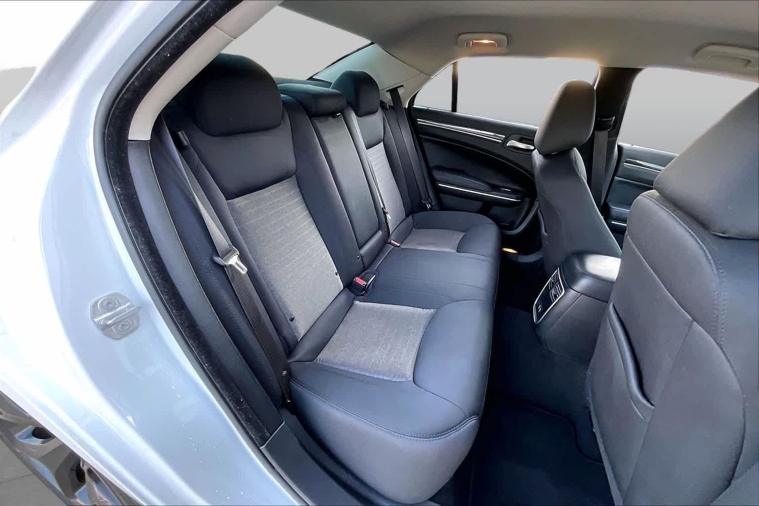 Used 2021 Bright White Clearcoat Chrysler Touring image 17