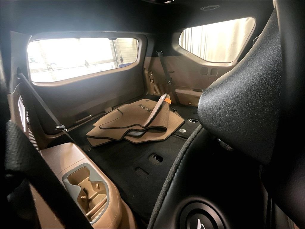 Used 2024 White Kia Land image 17
