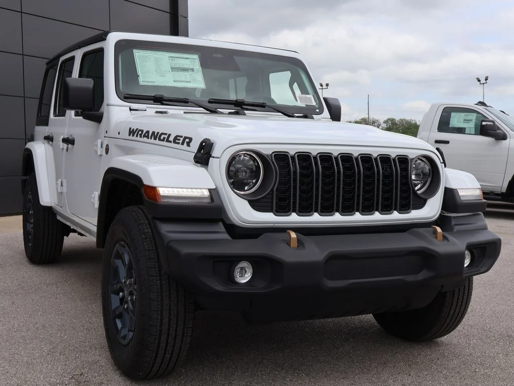 New 2026 Bright White Clear-Coat Exterior Paint Jeep 85th Anniversary Edition image 6