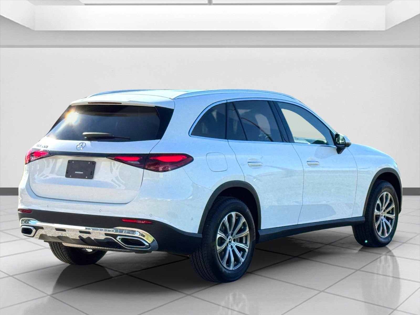 New 2026 Polar White Mercedes-Benz GLC 300 image 3