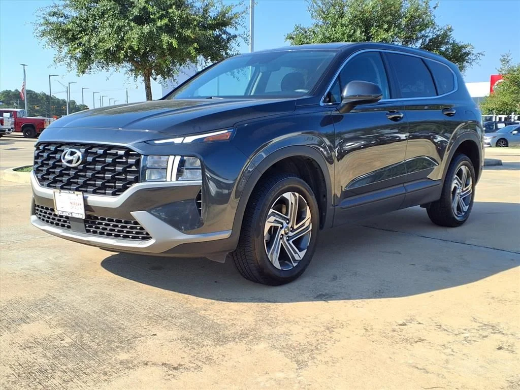 Used 2023 Gray Hyundai SE image 21