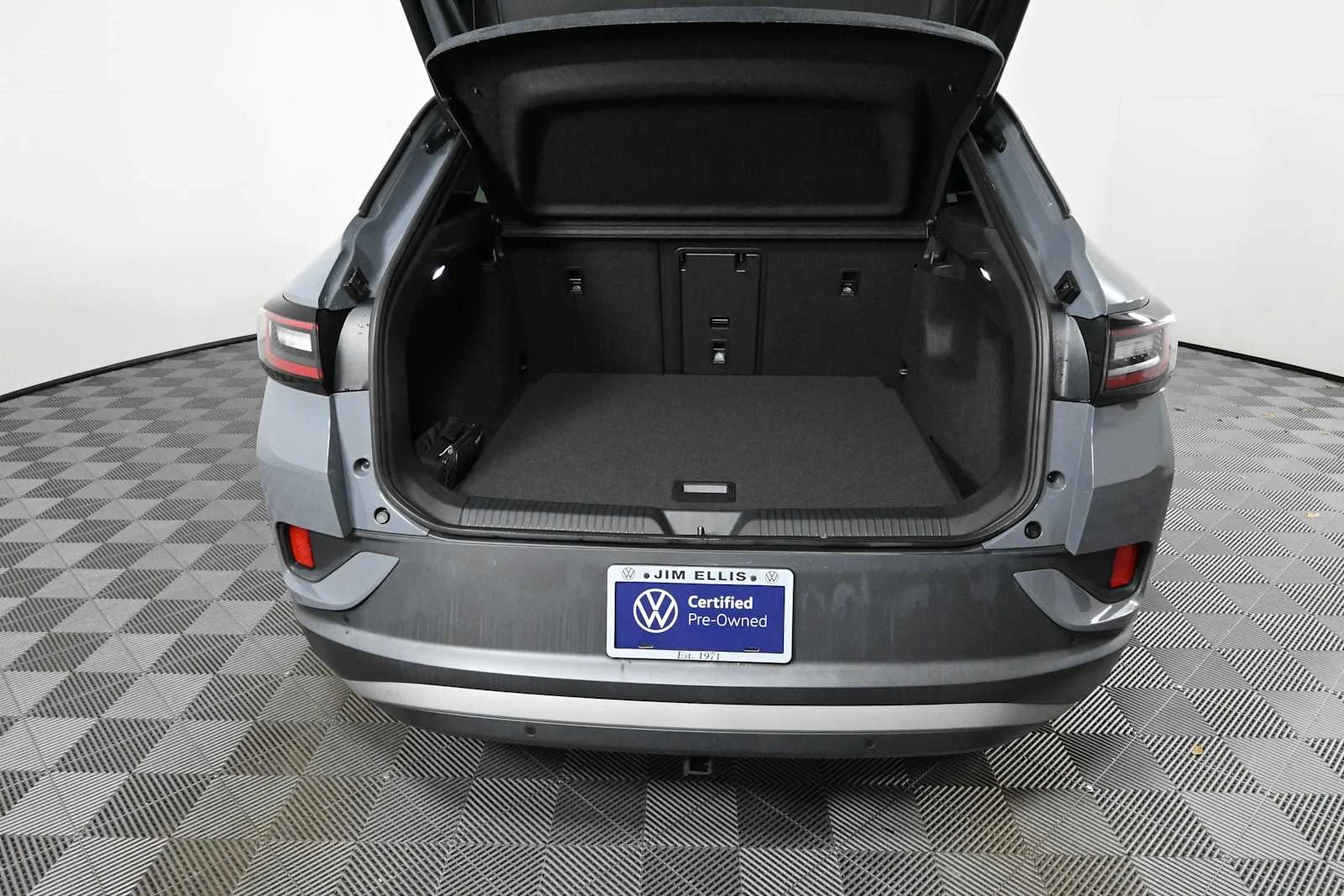 Certified Used 2023 Pure Gray w/ Black Roof Volkswagen Pro S Plus image 10