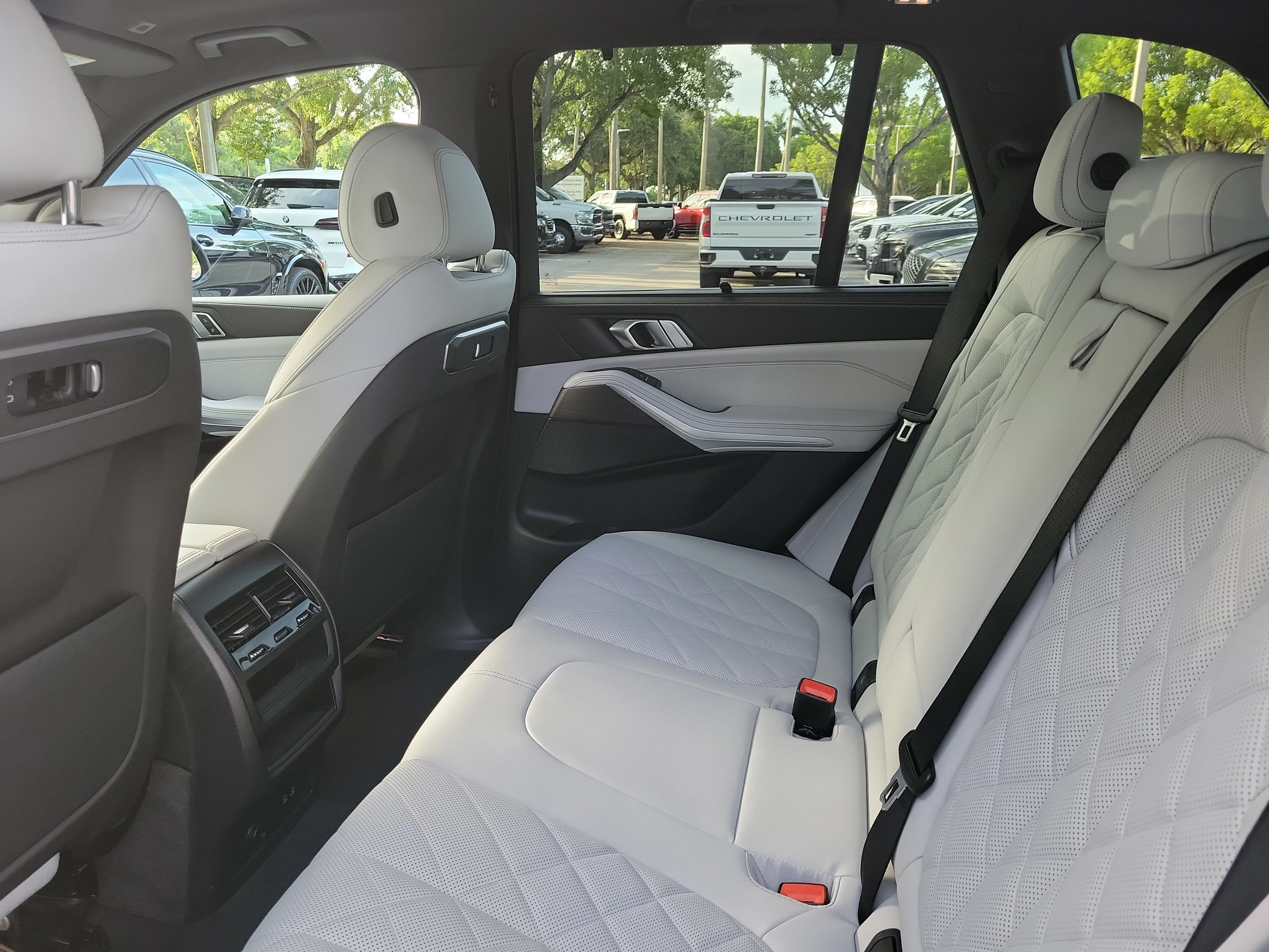 Used 2024 Manhattan Green Metallic BMW sDrive40i image 8