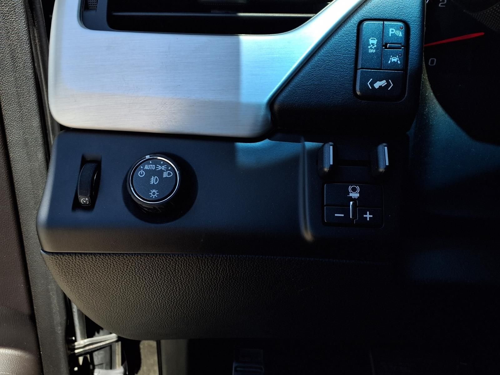 Used 2016 Silver GMC SLT image 15