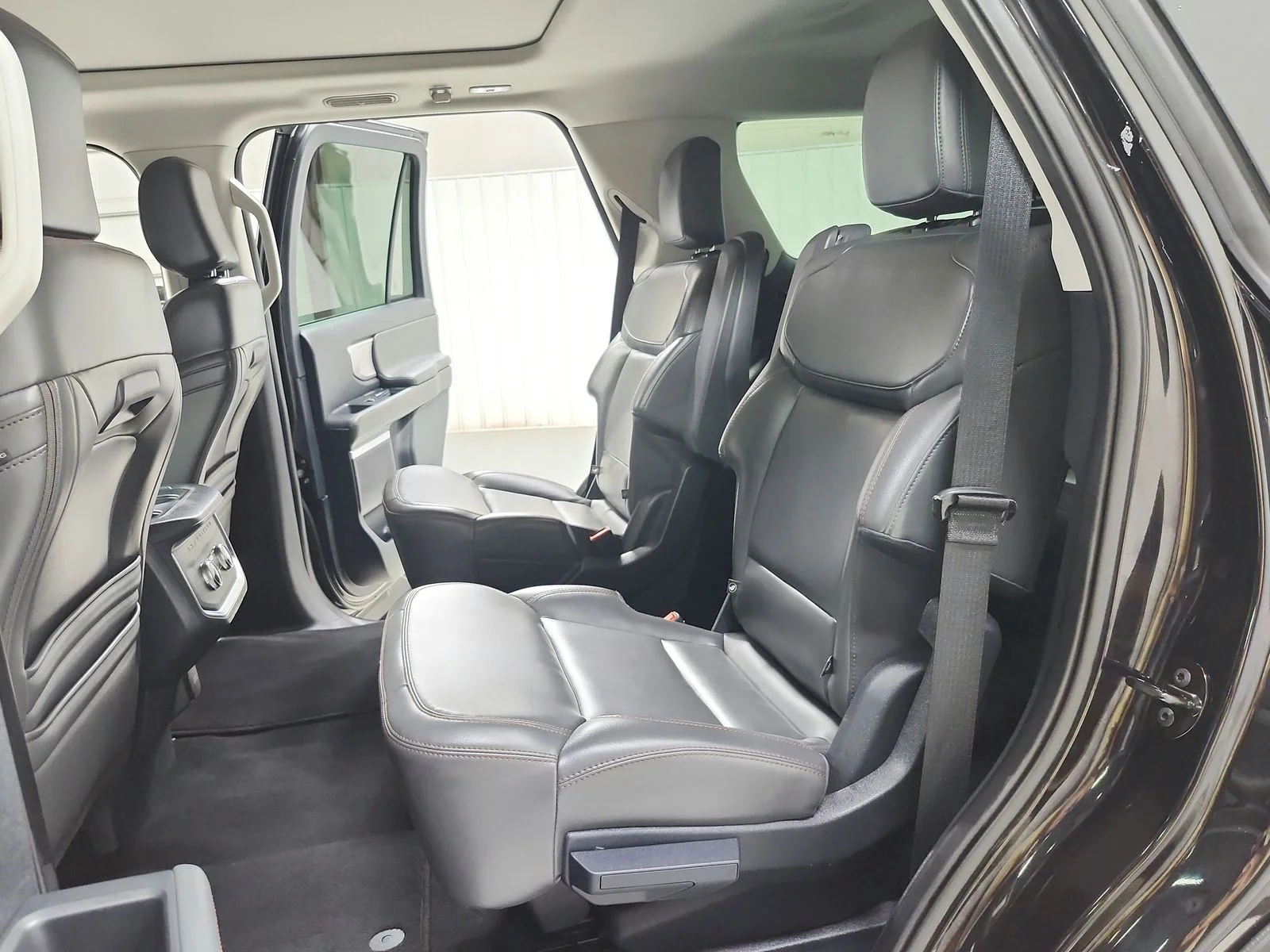 Used 2025 Black Ford Active image 41