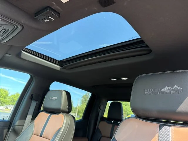 Used 2019 IRIDESCENT PEARL TRICOAT Chevrolet High Country image 29