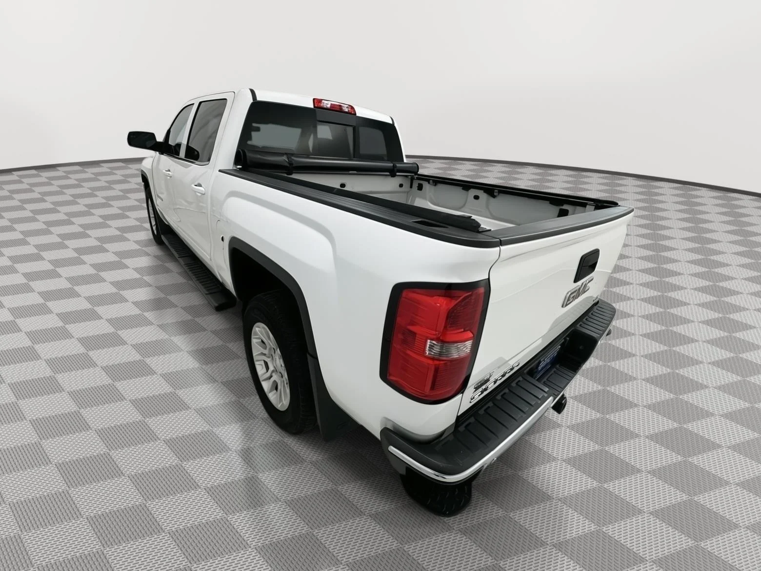 Used 2016 SUMMIT WHITE GMC SLE image 3