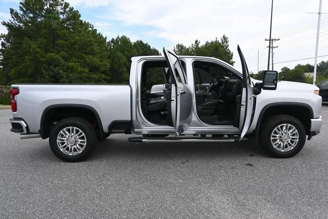 Used 2022 Silver Ice Metallic Chevrolet High Country image 24