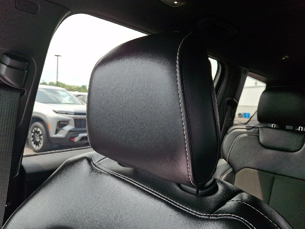 Used 2024 Red Jeep Altitude X image 18