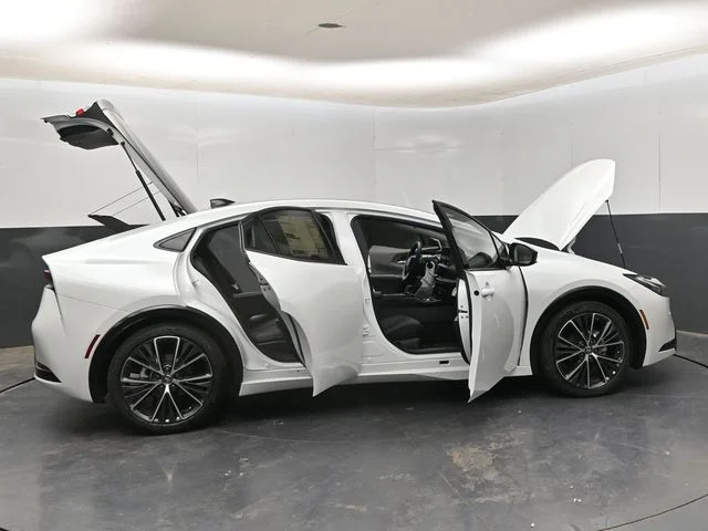 New 2026 Wind Chill Pearl <sup>1</sup> Toyota  XLE image 35