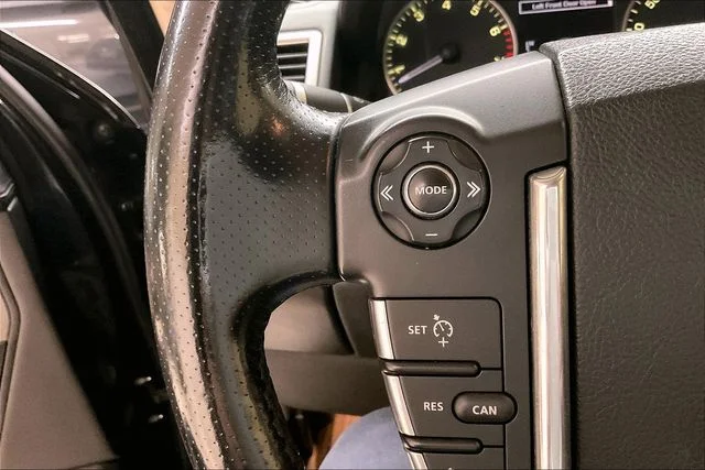 Used 2012 Black Land Rover HSE image 18