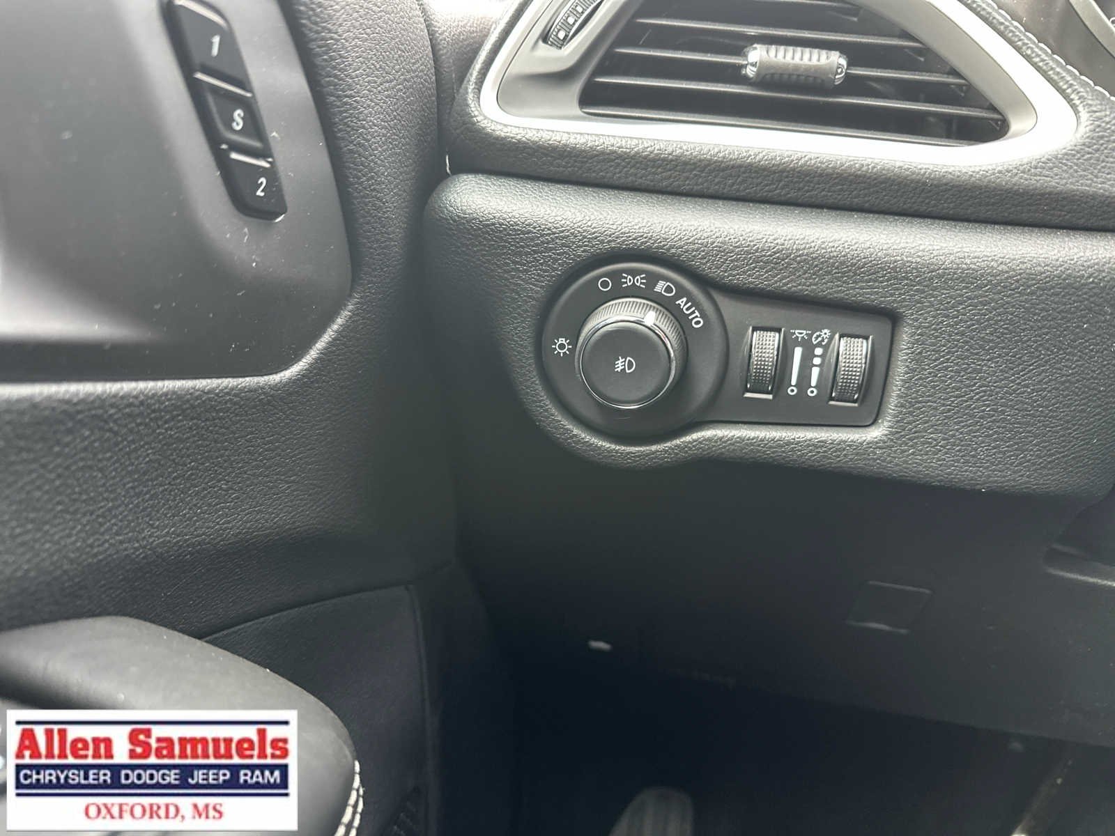 2026 Chrysler Pacifica Select - Photo 19