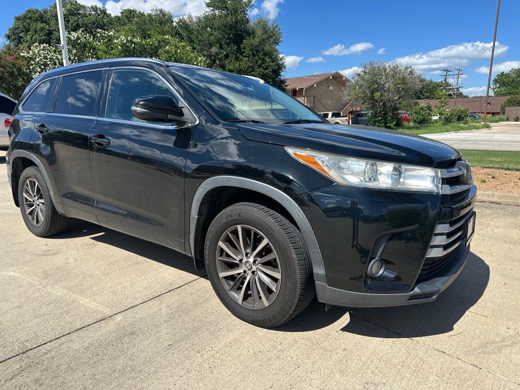Used 2018 Black Toyota XLE image 12