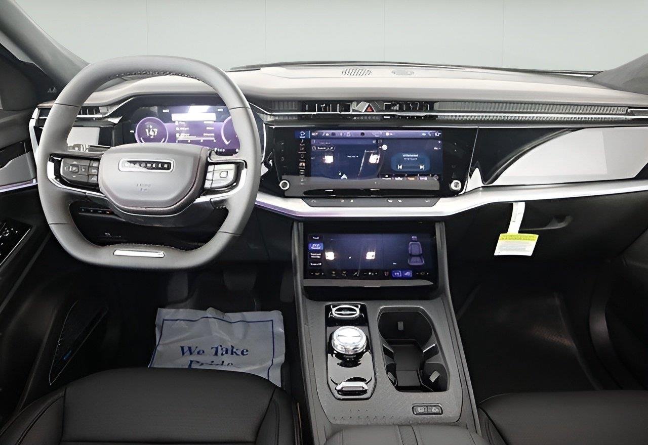 New 2025 Silver Zynith Clear-Coat Exterior Paint Jeep Launch Edition image 8