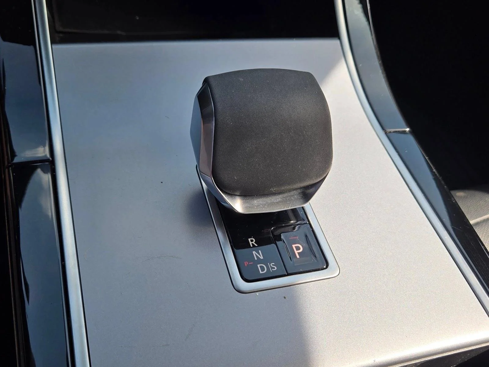 Used 2024 White Land Rover Core S image 13