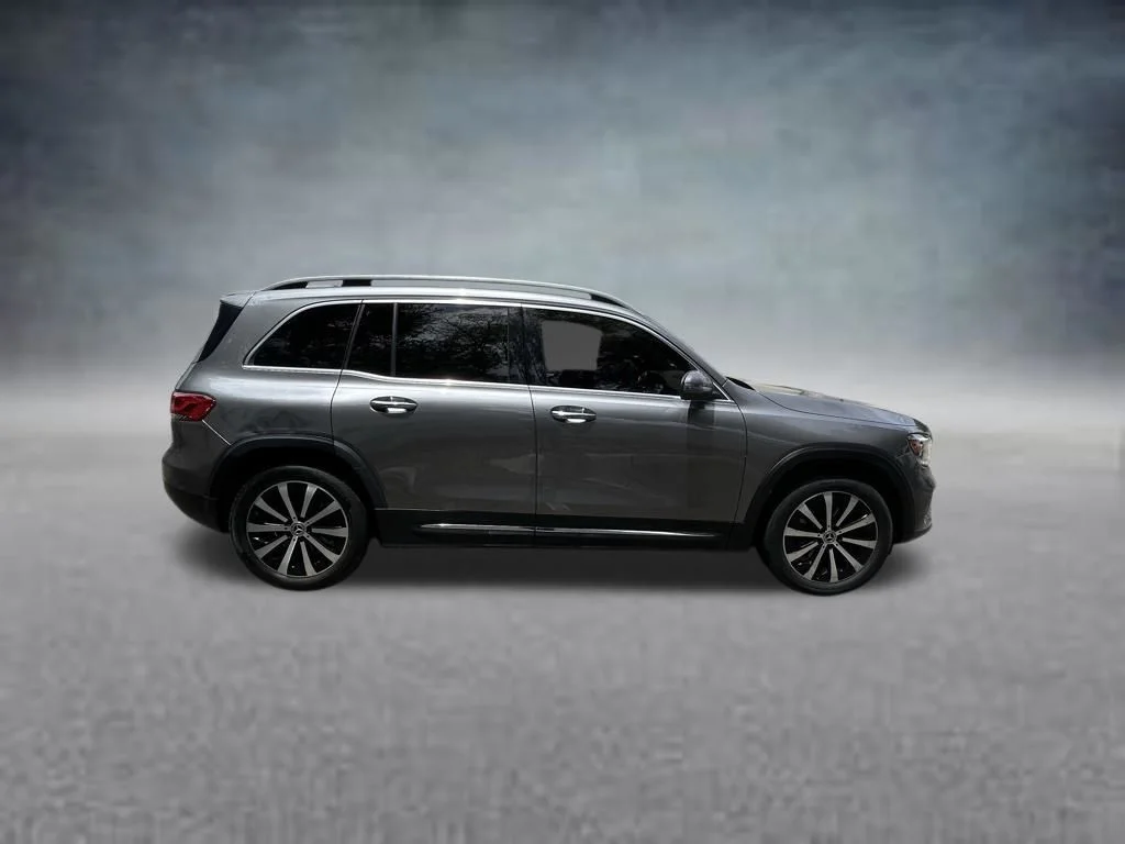Used 2022  Mercedes-Benz GLB 250 image 8