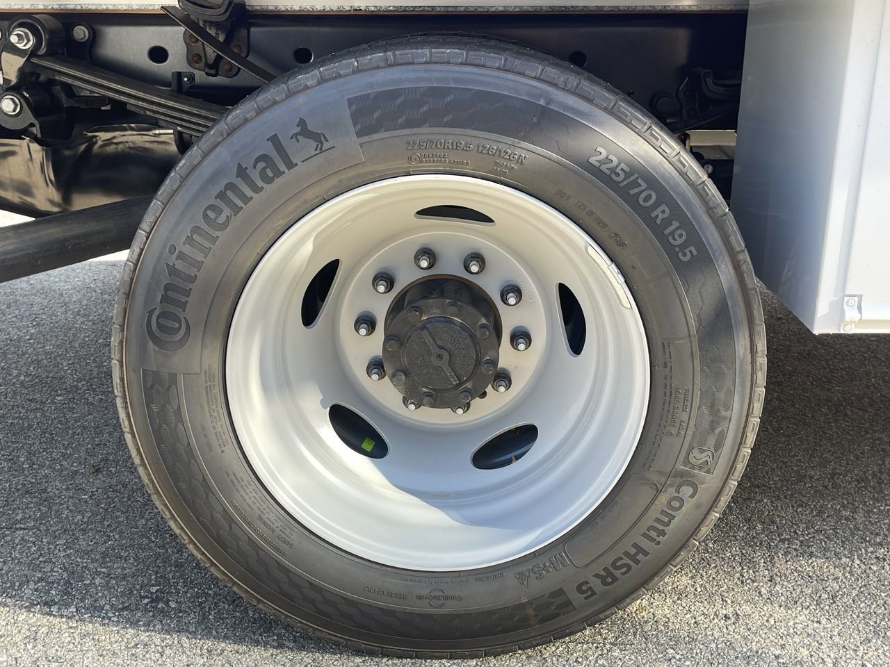 New 2026 Oxford White Ford XL image 11