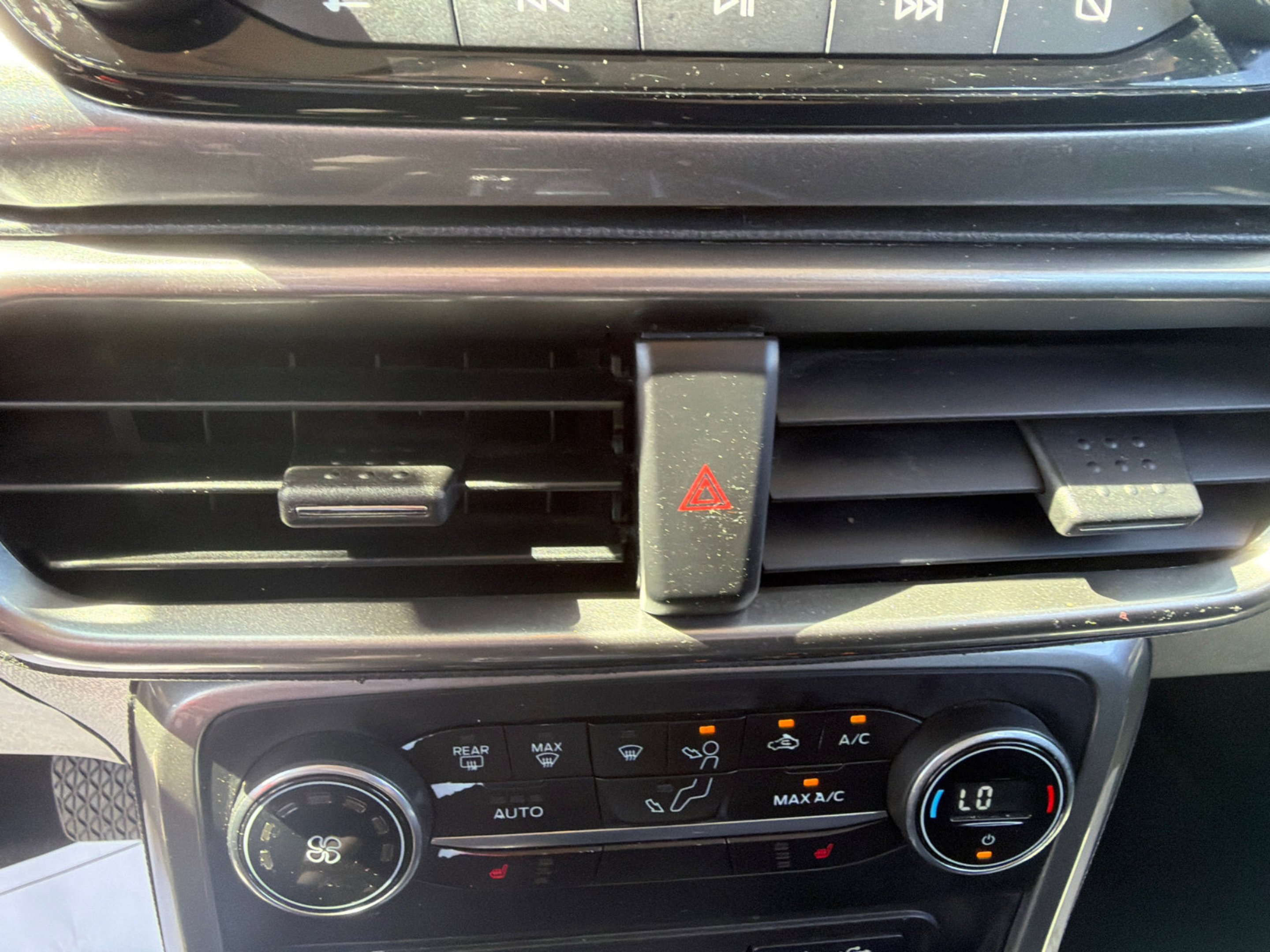 Used 2021 Shadow Black Ford SE image 26
