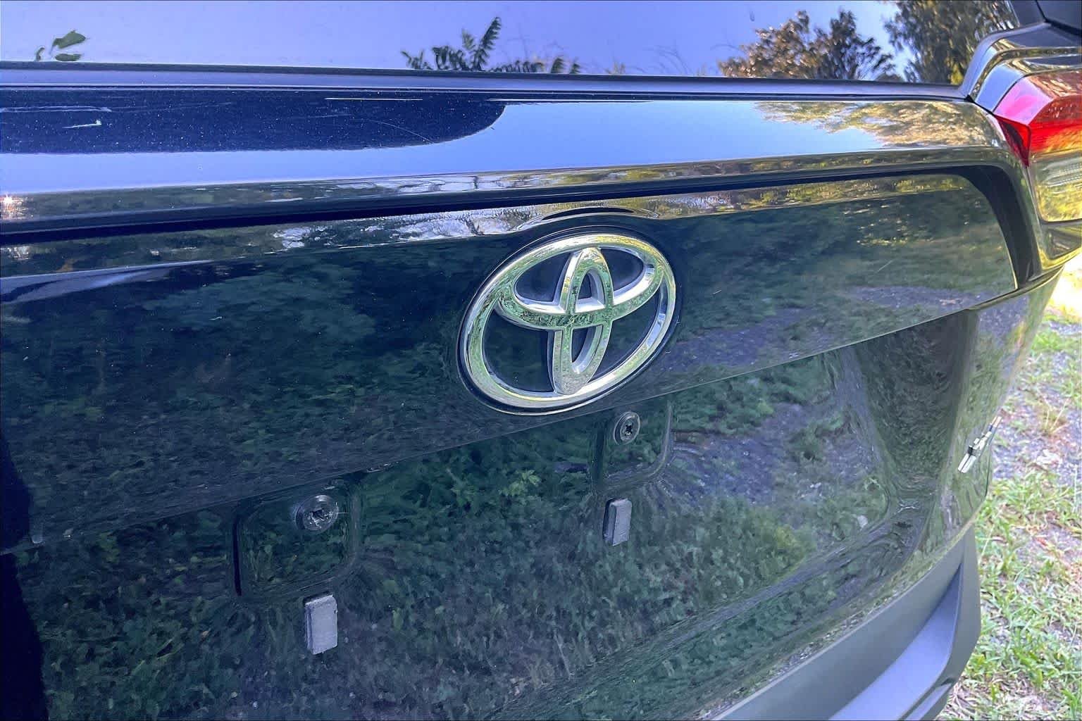 Used 2025 Midnight Black Metallic Toyota XLE image 31