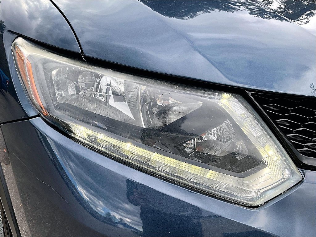 Used 2015 Arctic Blue Metallic Nissan S image 33