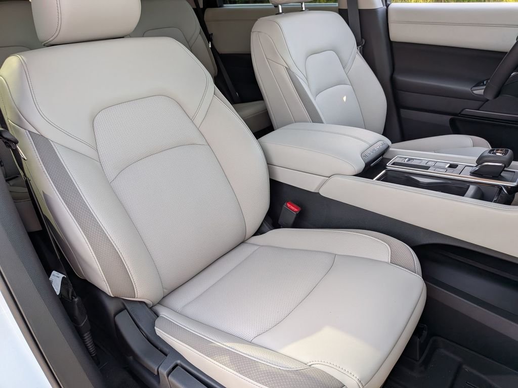 Used 2026 White Nissan SL image 34