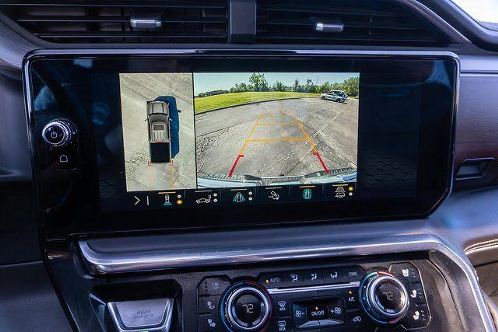 Used 2023  GMC Denali Ultimate image 32