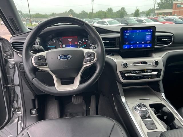 Used 2023 Silver Ford XLT image 17