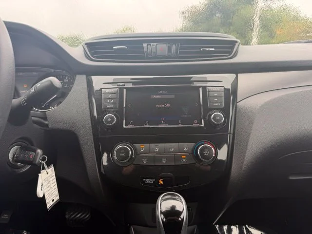 Used 2022 Magnetic Black Pearl Nissan S image 19