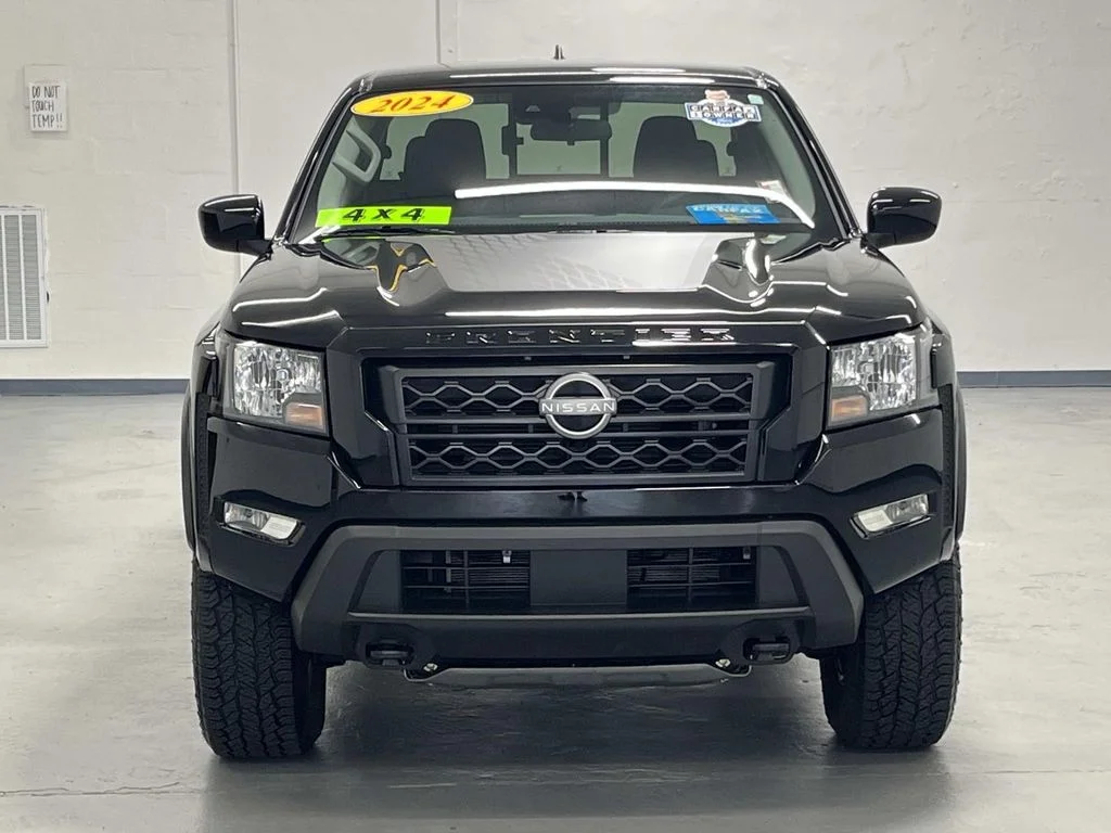 Used 2024 Super Black Nissan SV Crew Cab Hardbody Package image 3