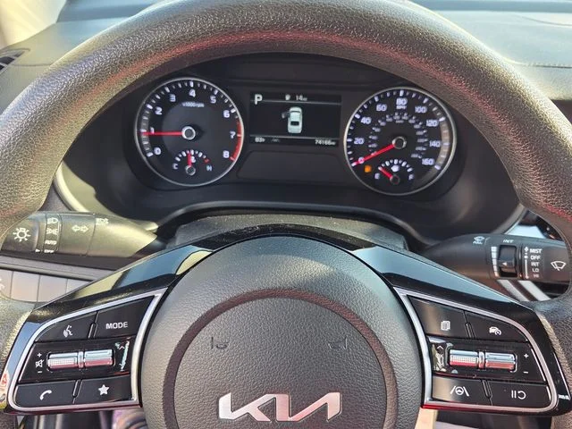 Used 2023 Black Kia LXS image 21