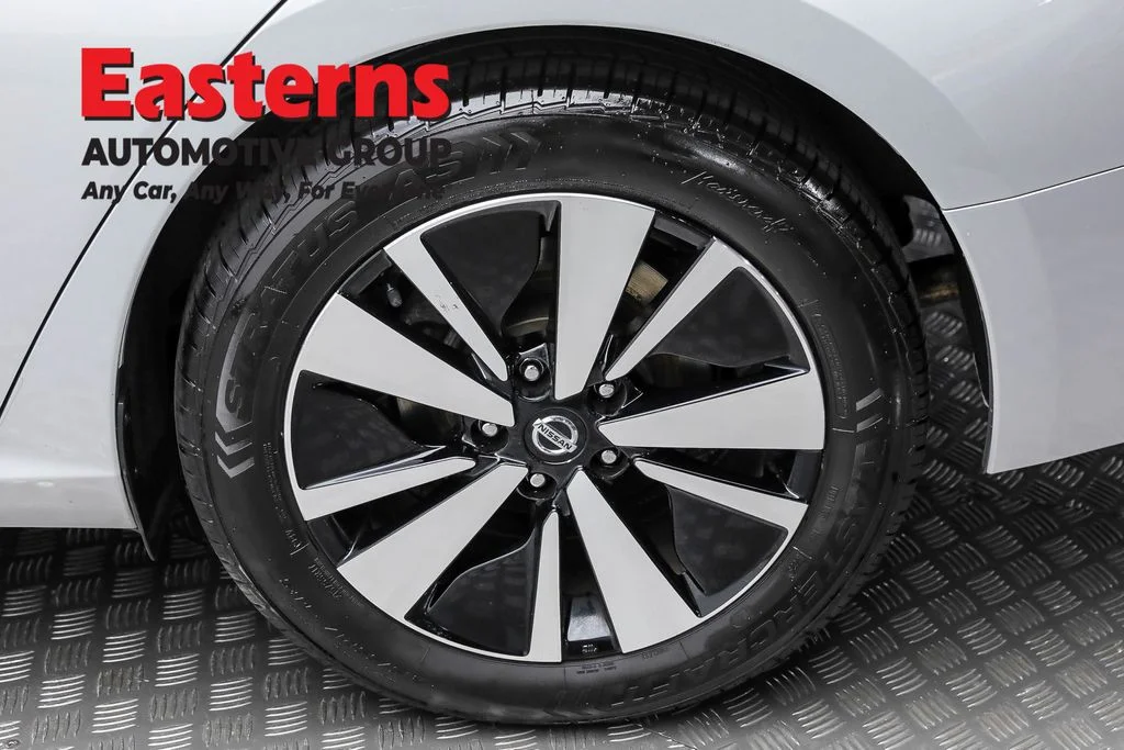 Used 2022 Silver Nissan 2.5 SV image 8