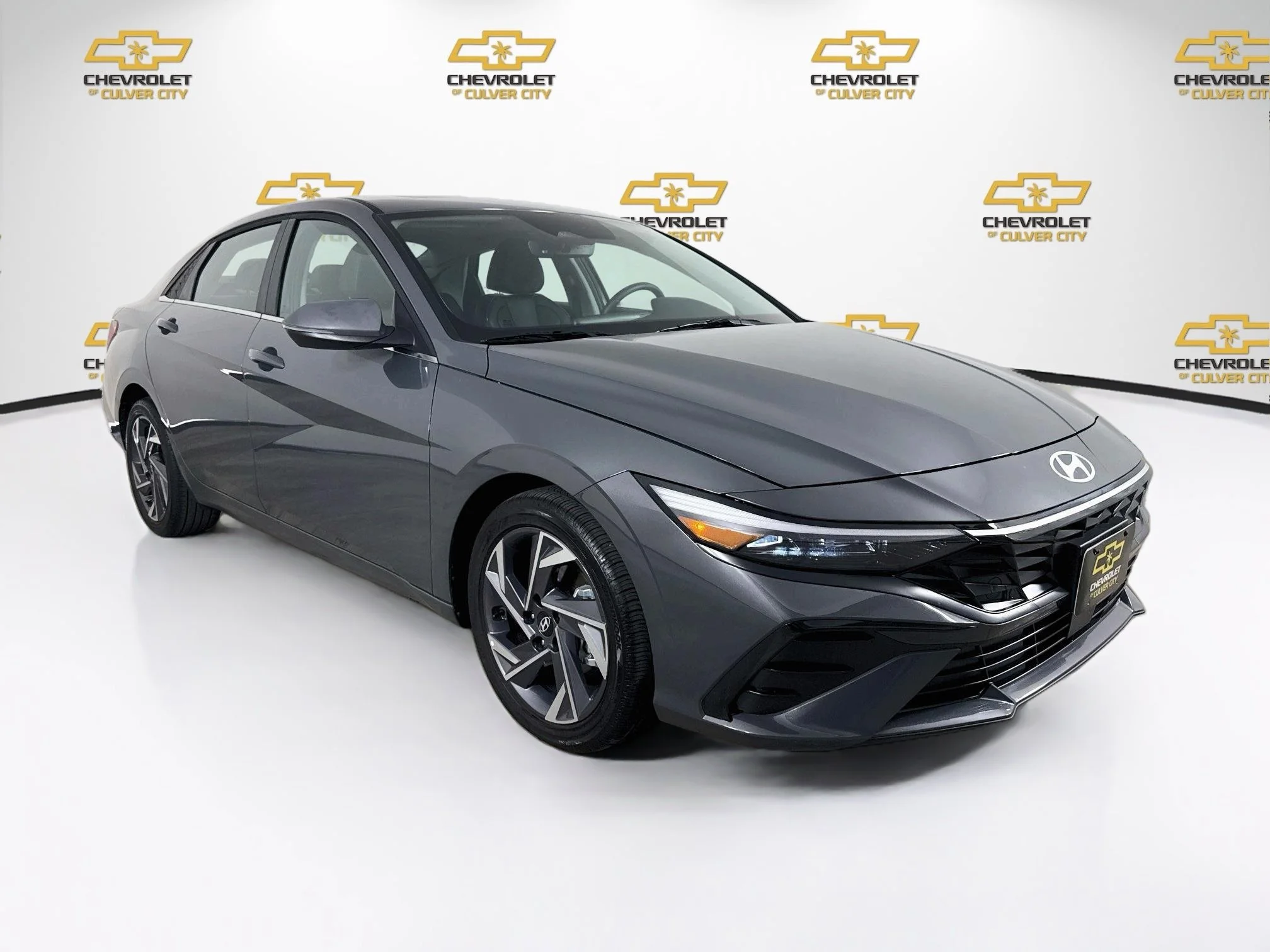 Used 2025  Hyundai Limited image 1