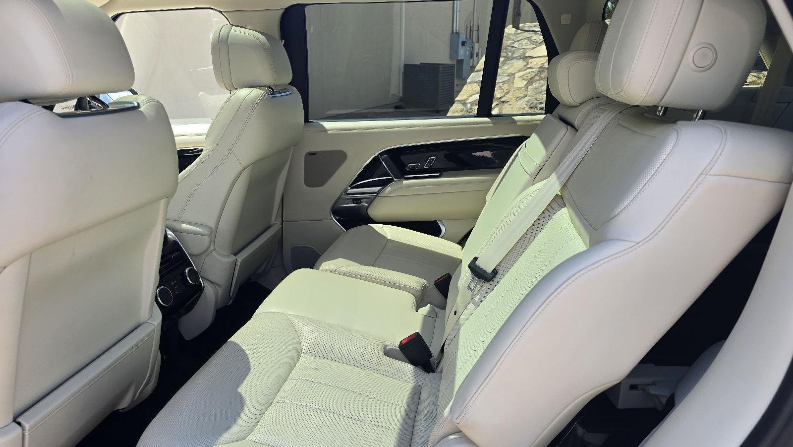 Used 2023 Silicon Silver Land Rover P530 V8 SE 7 Seats image 7