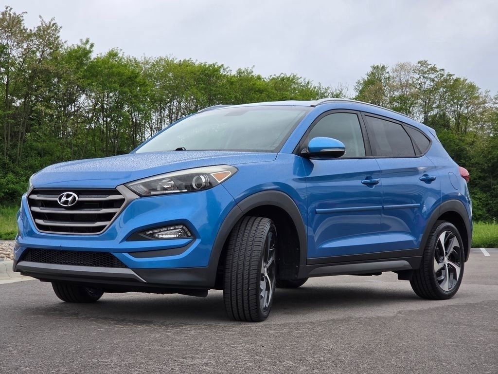 Used 2016 Caribbean Blue Hyundai Sport image 19