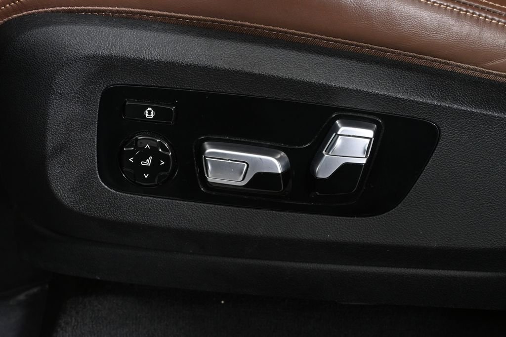 Used 2021 Black Sapphire Metallic BMW xDrive40i image 28