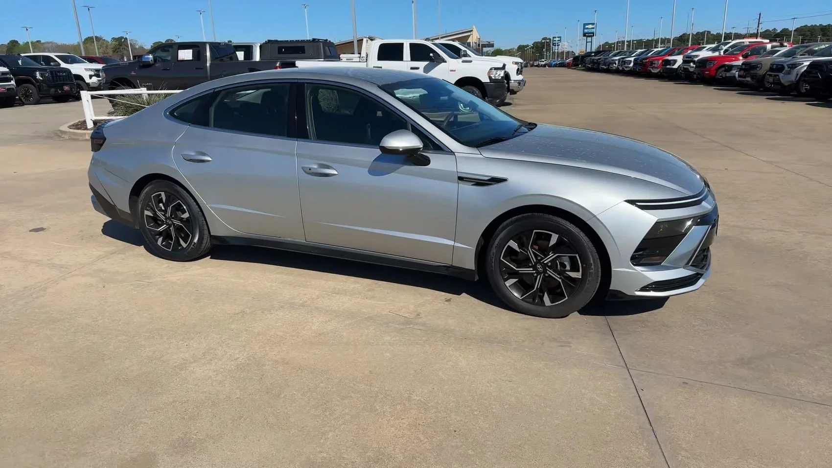 Used 2025 Aero Silver Hyundai SEL image 3