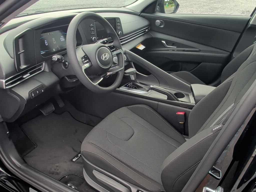 New 2026 Abyss Black Hyundai SE image 35