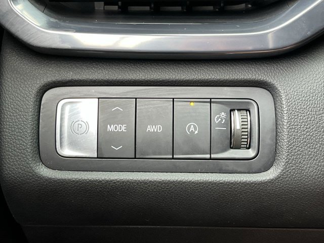 Used 2025 Sterling Metallic GMC AWD AT4 image 17