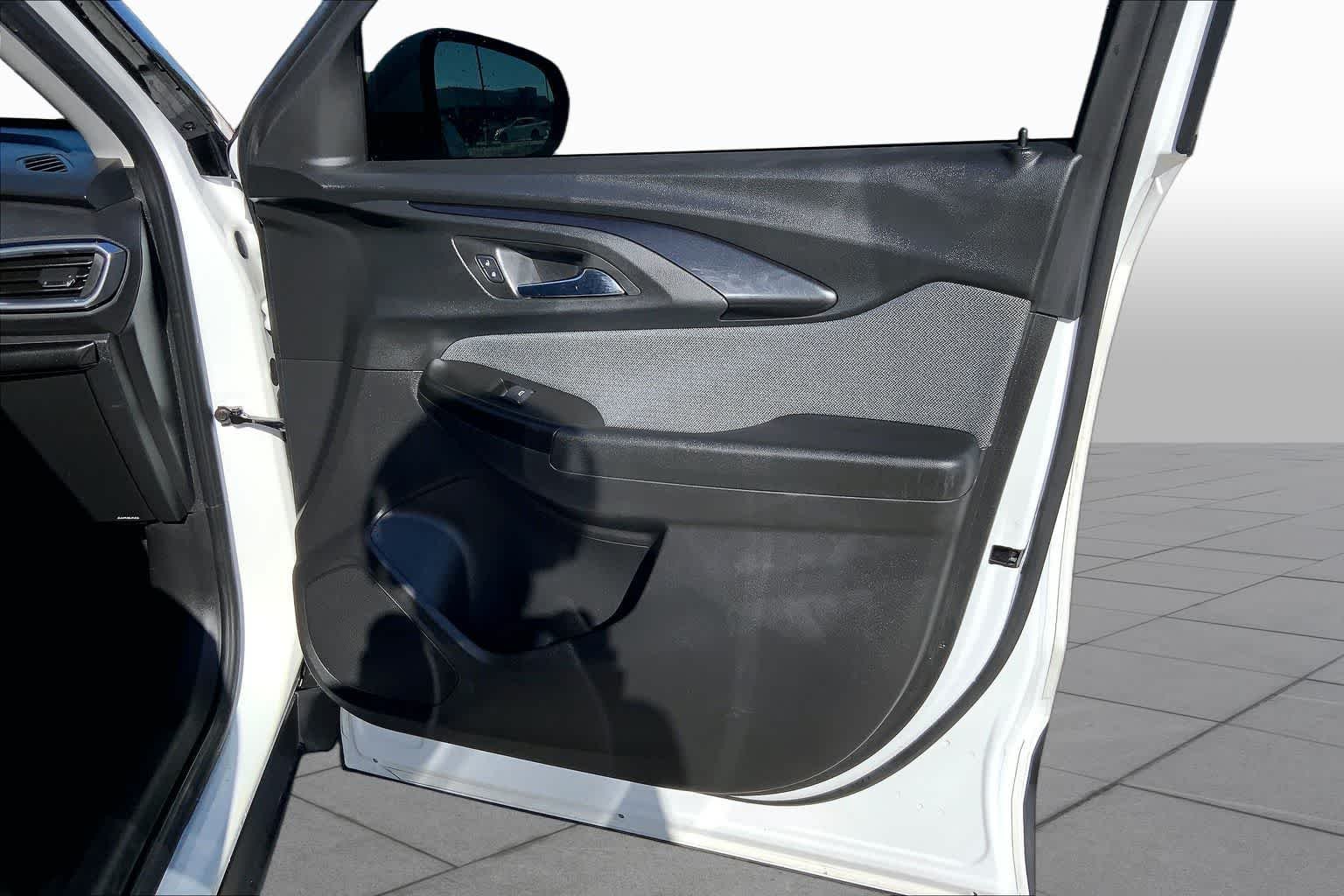 Used 2022 Summit White Chevrolet LT image 22