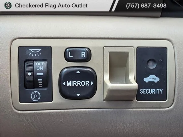 Used 2005 Desert Sand Mica Toyota LE image 18