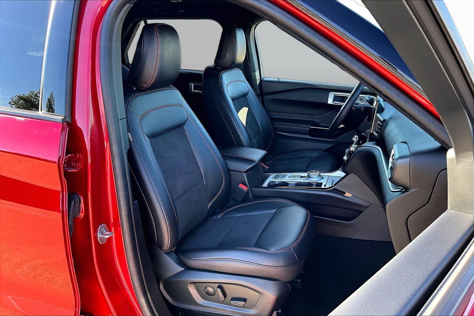 Used 2023 Rapid Red Metallic Tinted Clearcoat Ford ST-Line image 9