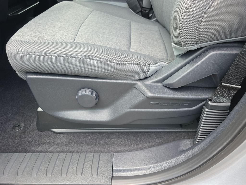 Used 2025 Silver Ford XLT image 12