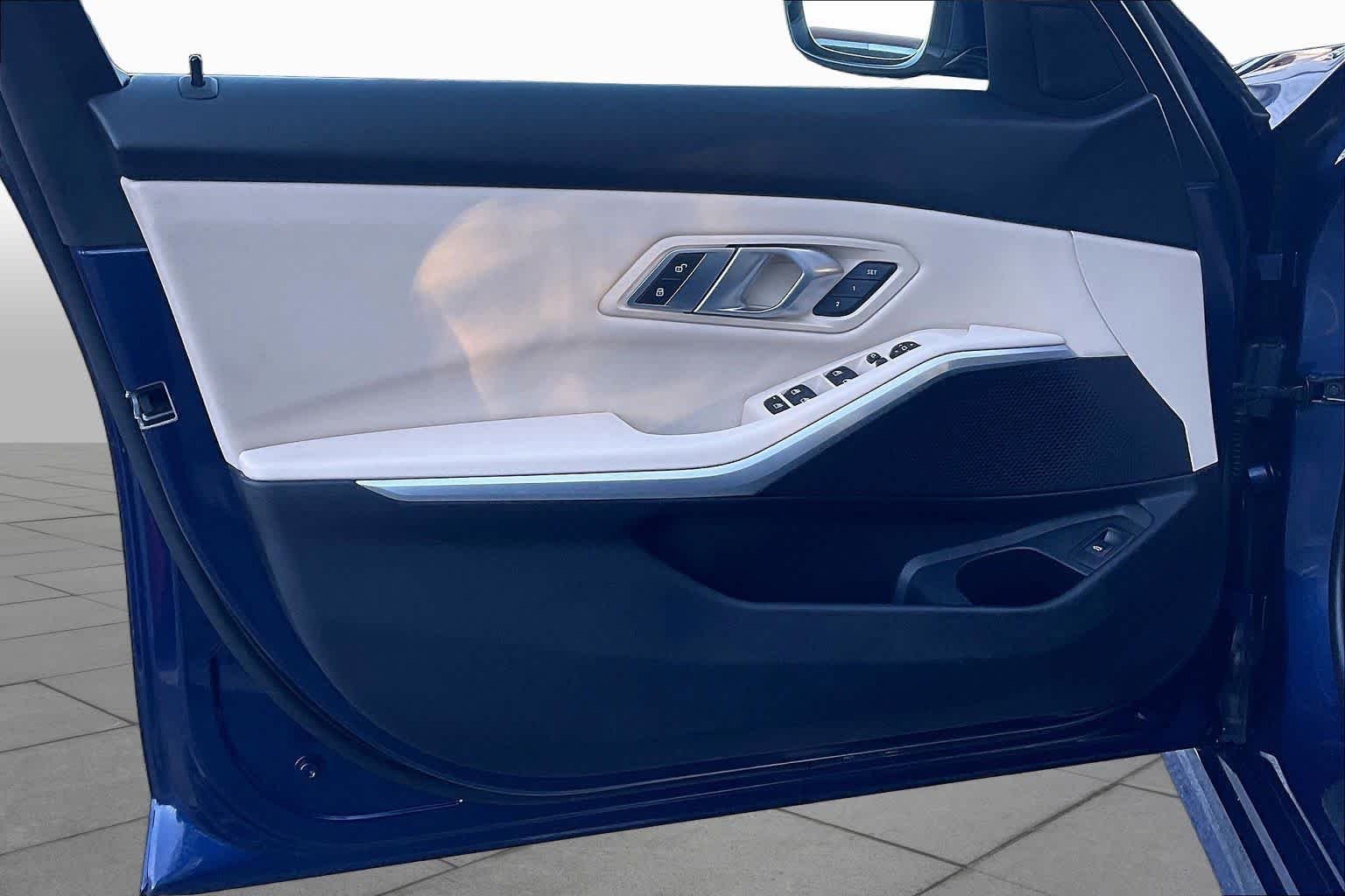 Used 2019 Mediterranean Blue Metallic BMW 330i xDrive image 21