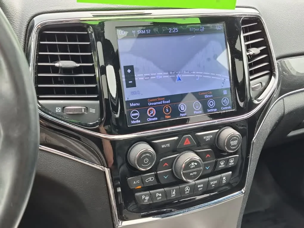 Used 2019 Billet Silver Metallic Clearcoat Jeep Trailhawk image 15