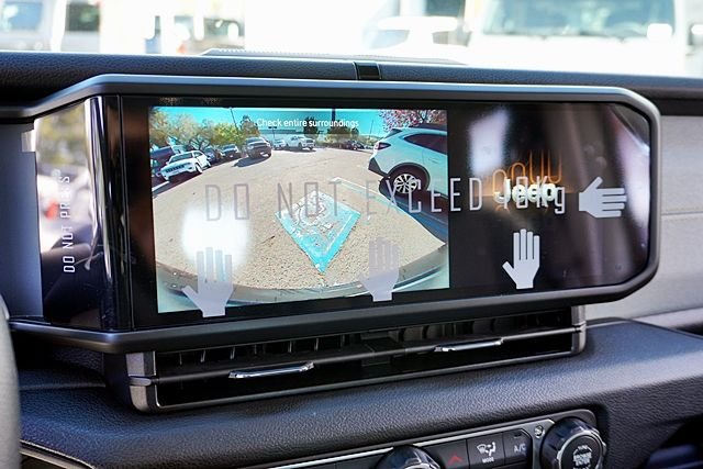 New 2026 Bright White Clear-Coat Exterior Paint Jeep Sport image 31