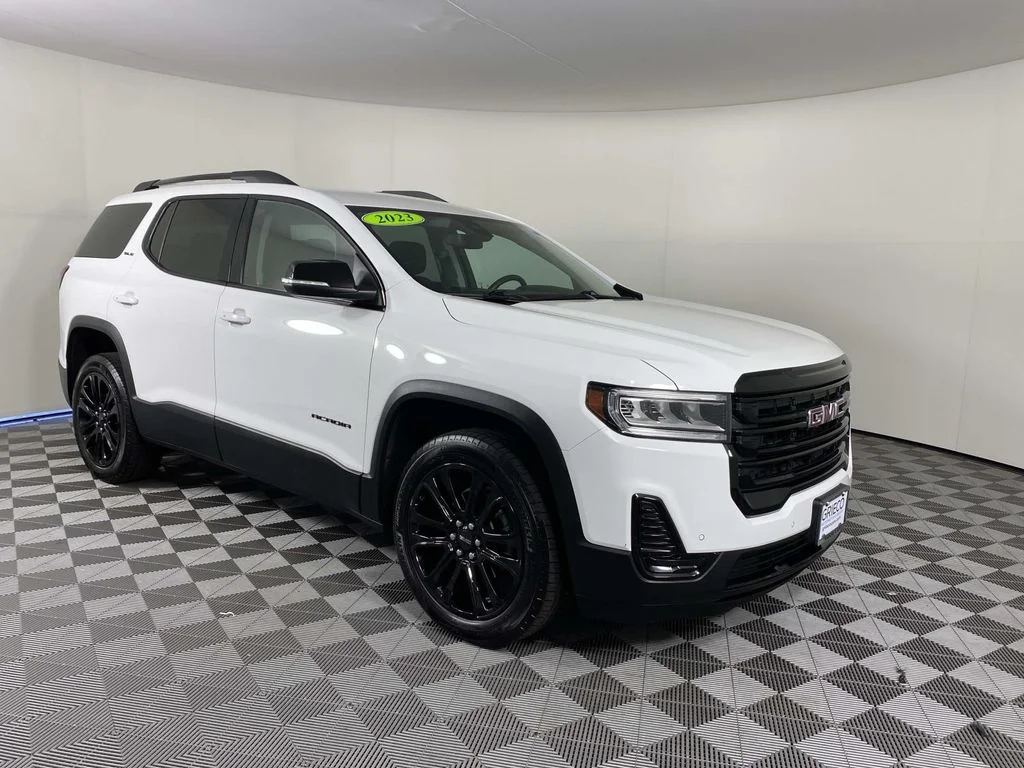 Used 2023 White GMC SLE image 1
