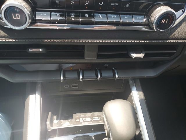 2025 Chevrolet Colorado LT - Photo 25