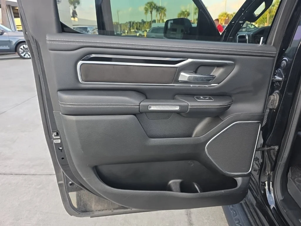 Used 2022 Diamond Black Ram Laramie image 10