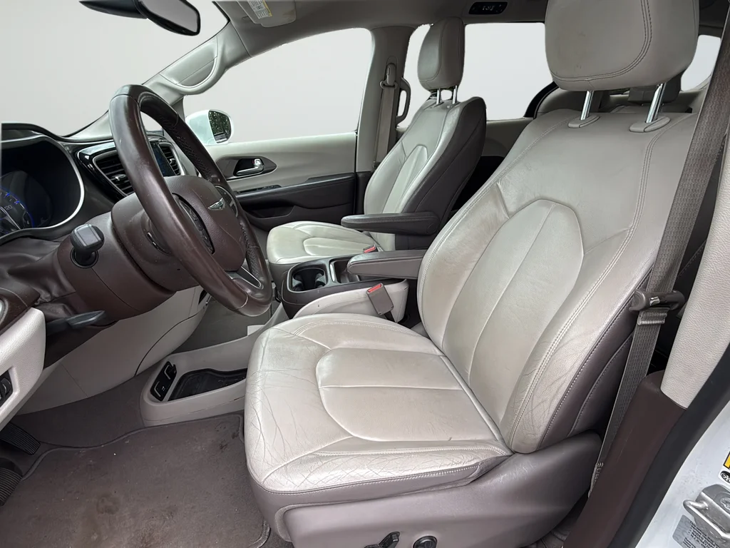 Used 2017 White Chrysler Touring L image 10