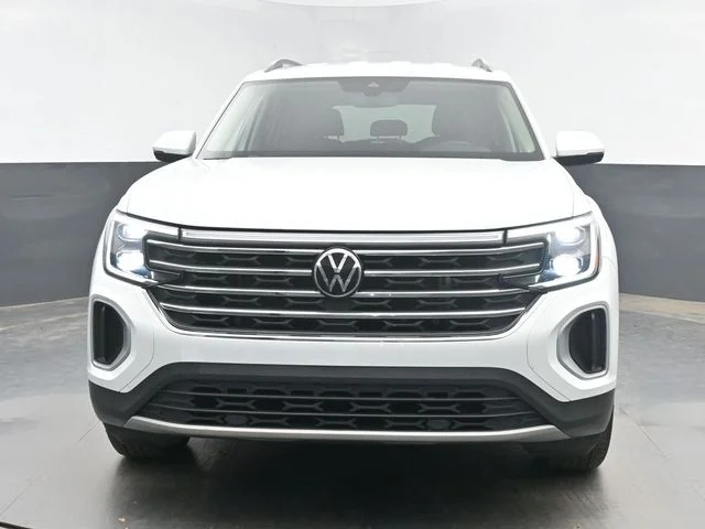 Used 2024 White Volkswagen 2.0T SE image 2